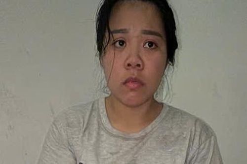 Hành vi mờ ám của người phụ nữ trong phòng của vợ chồng hàng xóm