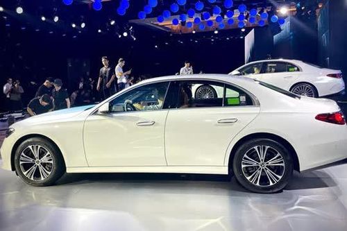 Mercedes-Benz E-Class thế hệ mới ra mắt tại Việt Nam, giá từ 2,449 tỷ đồng