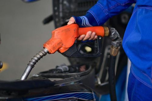 Giá xăng dầu hôm nay 17/10: Giảm cực mạnh