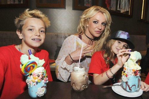 Rắc rối chưa buông tha cho Britney Spears