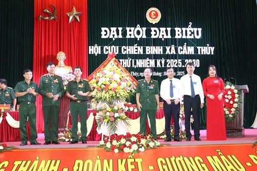 Nêu cao tinh thần tự lực, tự cường, xây dựng xã Cẩm Thủy phát triển toàn diện theo hướng đô thị, văn minh, hiện đại
