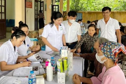 Bắc Ninh: Khám, cấp thuốc miễn phí cho người dân vùng bị ngập lụt