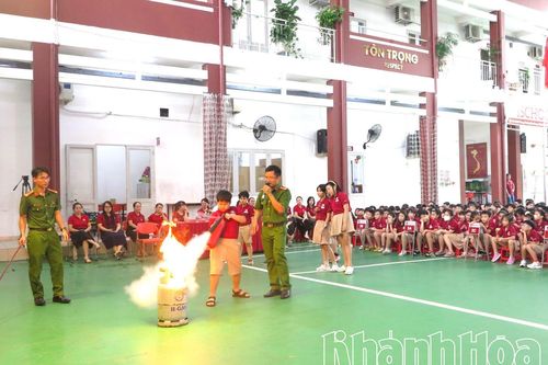 Trường iSchool Nha Trang: Hơn 500 học sinh tham gia ngoại khóa về phòng cháy, chữa cháy