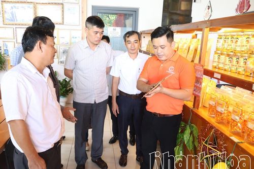 Ban Chỉ đạo Trung ương các chương trình mục tiêu quốc gia làm việc với UBND xã Cam Lâm