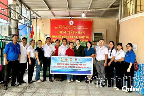 Ủy ban MTTQ phường Tây Nha Trang vận động được gần 170 triệu đồng và nhu yếu phẩm hỗ trợ đồng bào bị thiệt hại do bão