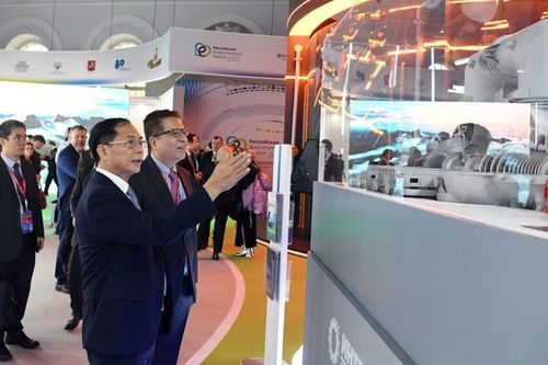 Phó Thủ tướng Bùi Thanh Sơn dự Phiên toàn thể Diễn đàn Tuần lễ năng lượng Nga