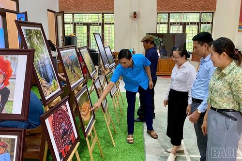 Bế mạc Trại sáng tác văn học - nghệ thuật xã Võ Lao