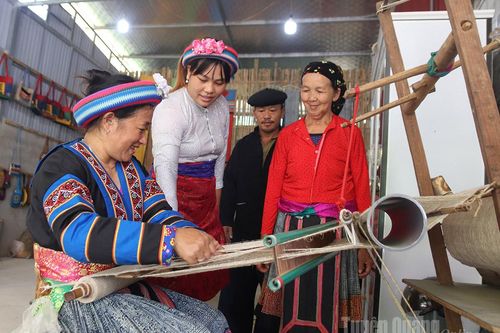 Ngày Vì người nghèo Việt Nam 17-10: 'Không để ai bị bỏ lại phía sau'