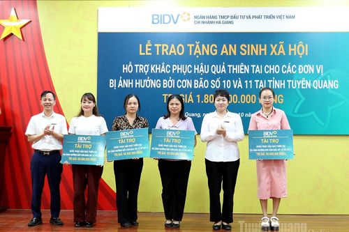 Các cơ quan, đơn vị trong tỉnh ủng hộ nhân dân khắc phục hậu quả thiên tai