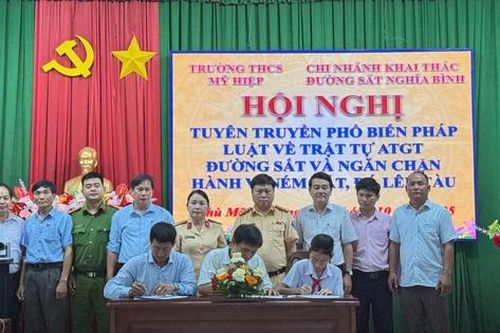 Gia Lai: Hàng trăm học sinh phấn khởi khi được tuyên truyền an toàn giao thông đường sắt