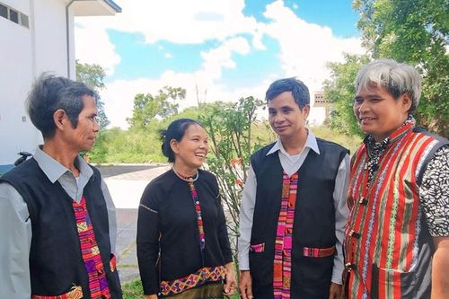 Những nữ đảng viên 'giữ lửa' giữa đại ngàn Bài 4: Ai sẽ tiếp lửa sau họ?