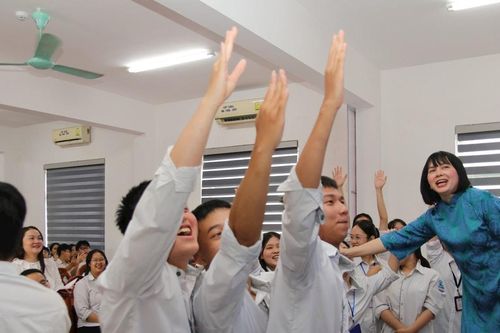 Hướng nghiệp, đánh giá năng lực và ứng dụng AI: Chương trình toàn diện cho học sinh THPT tại Nghệ An