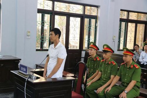 Miễn trách nhiệm hình sự, miễn hình phạt bổ sung cho người nuôi và bán 13 con gà lôi trắng