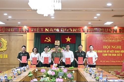 Cụm thi đua số 5 ký kết giao ước thi đua