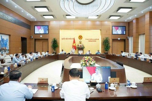 Thông qua Nghị quyết về mức thuế bảo vệ môi trường đối với xăng, dầu, mỡ nhờn trong năm 2026