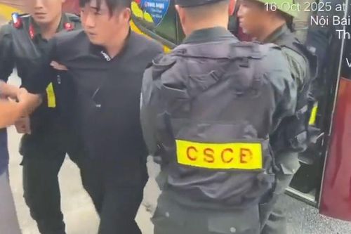 Clip: Pha khống chế, bắt gọn 3 thanh niên đánh người trong quán trà sữa Ngọc Hiếu như phim hình sự