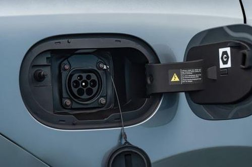 Phân khúc sedan phổ thông lần đầu có lựa chọn PHEV