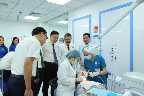 Hai bệnh viện đầu ngành ở TPHCM phối hợp mở Trung tâm Răng Hàm Mặt kỹ thuật cao