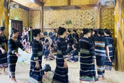 Nghe cồng chiêng giữa đại ngàn Đam Rông