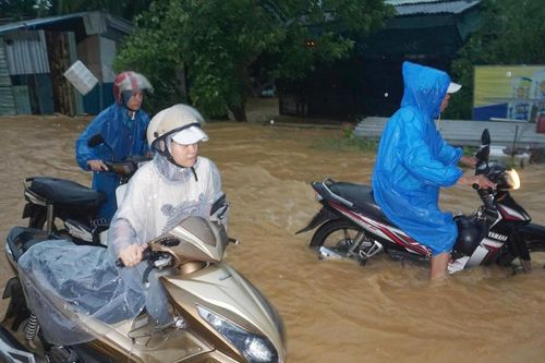 Đà Nẵng: Một số tuyến đường ngập nặng do mưa lớn