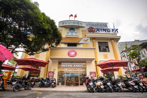 Hình ảnh lạ lẫm tại Bưu điện Chợ Lớn TP.HCM