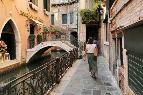 Rơi thẳng xuống kênh đào ở Venice vì đi theo Google Maps