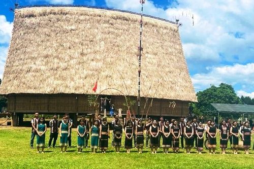 Nhà rông làng Kon Băh hồi sinh từ tro tàn