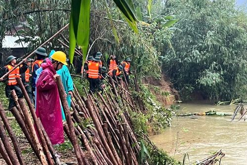 Huế: Khẩn trương gia cố, khắc phục sạt lở sông Bù Lu