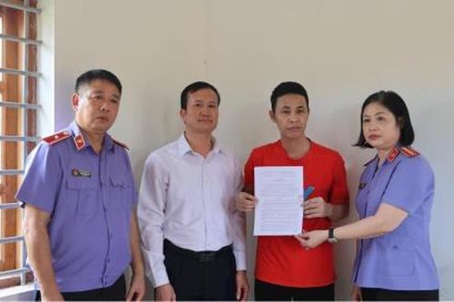 Miễn trách nhiệm hình sự đối với bị cáo Thái Khắc Thành trong vụ án gà lôi trắng