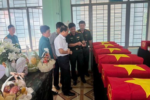 Phát hiện 18 hài cốt liệt sĩ trong vườn nhà dân
