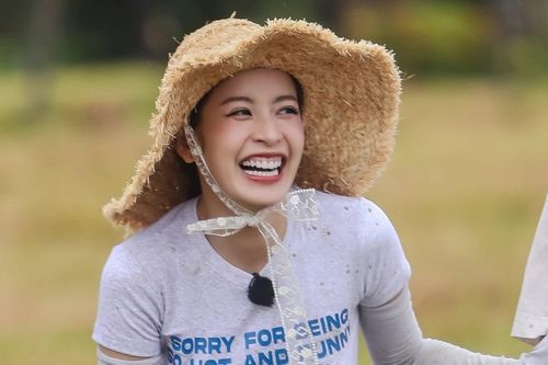 Chi Pu hiếm hoi tâm sự về lần xuất ngoại tham gia show âm nhạc Hoa ngữ, khiến nữ ca sĩ có nhiều sự thay đổi