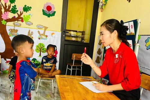 Hành trình đưa trẻ 3 tuổi đến trường ở vùng cao: Gian nan con đường phổ cập mầm non