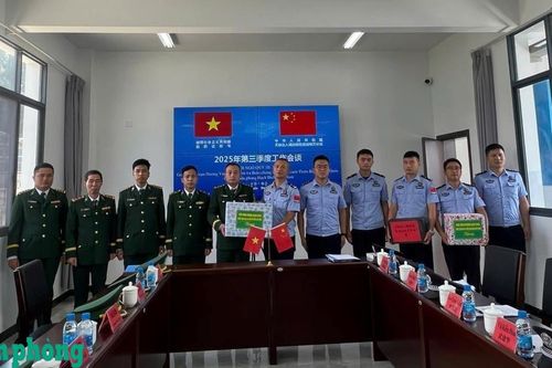 Hội đàm giữa Đồn Biên phòng Bạch Đích (Việt Nam) và Phân trạm Dương Vạn (Trung Quốc)