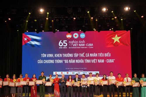 Ấm áp nghĩa tình Việt Nam - Cuba trong lễ tổng kết chương trình ủng hộ nhân dân Cuba