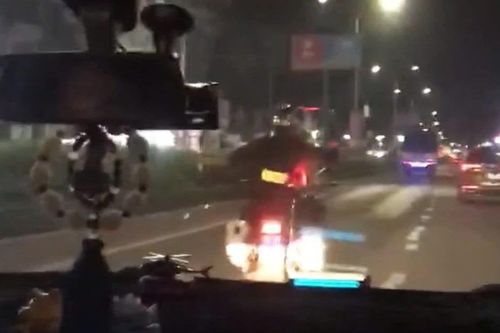 Cảnh sát giao thông Cần Thơ dẫn đường giúp người bệnh kịp được cấp cứu