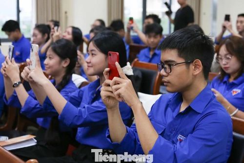 'Sống an toàn' trên mạng xã hội
