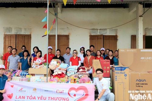 Báo và PTTH Nghệ An kết nối doanh nghiệp hỗ trợ đồng bào xã Tân An khắc phục hậu quả bão lụt