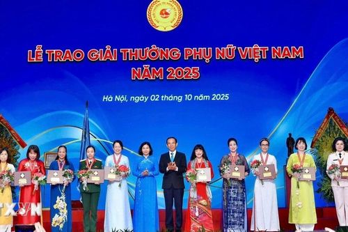Đắk Lắk: Người giữ 'lá chắn vi sinh' bảo vệ sức khỏe cộng đồng