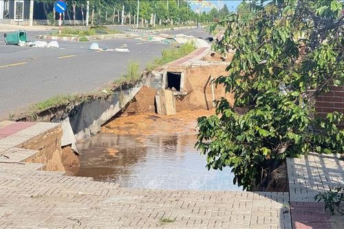 Đồng Tháp xây dựng công trình khẩn cấp khắc phục sạt lở bờ sông Tiền