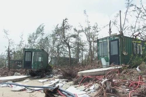 'Thiên đường container' độc nhất Hà Tĩnh tan hoang sau đợt sóng dữ