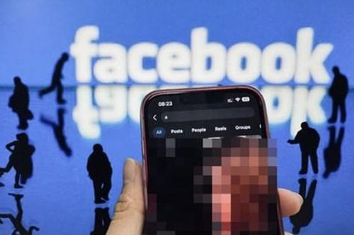 Người dùng Facebook 'hoảng hốt' khi thấy toàn nội dung 18+
