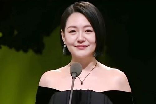 Từ Hy Đệ đeo vòng cổ chứa tro cốt của Từ Hy Viên