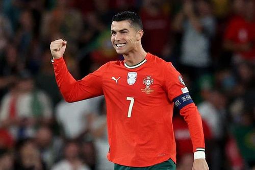 Top 10 cầu thủ kiếm tiền nhiều nhất năm 2025: Ronaldo 'vô đối'