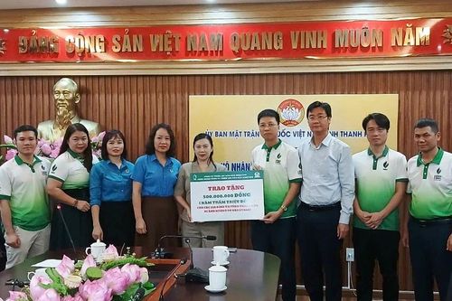 Các doanh nghiệp, cá nhân tiếp tục ủng hộ khắc phục hậu quả mưa lũ