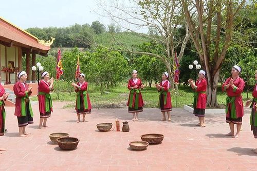 Về bản Thổ nghe điệu chậm đò ho