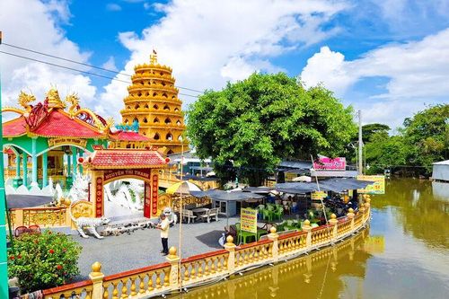 Vẻ đẹp dinh Sơn Trung mùa nước nổi