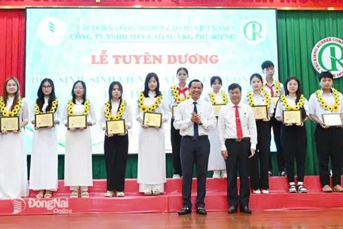 Cao su Phú Riềng tuyên dương 130 học sinh, sinh viên xuất sắc