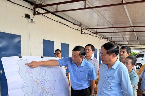 Chủ tịch UBND tỉnh Phạm Anh Tuấn khảo sát một số dự án trên địa bàn xã Bình Hiệp và Bình Khê