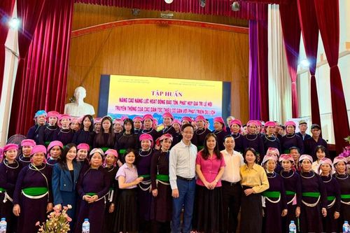 Nâng cao năng lực bảo tồn, phát huy các giá trị lễ hội truyền thống gắn với phát triển du lịch