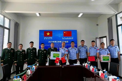 Hội đàm giữa Đồn Biên phòng Bạch Đích (Việt Nam) và Phân trạm Dương Vạn (Trung Quốc)